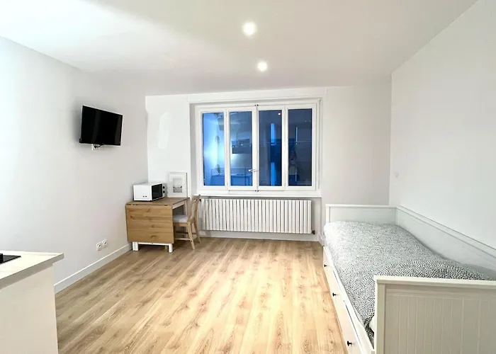 M023 Proche Gare Apartmán